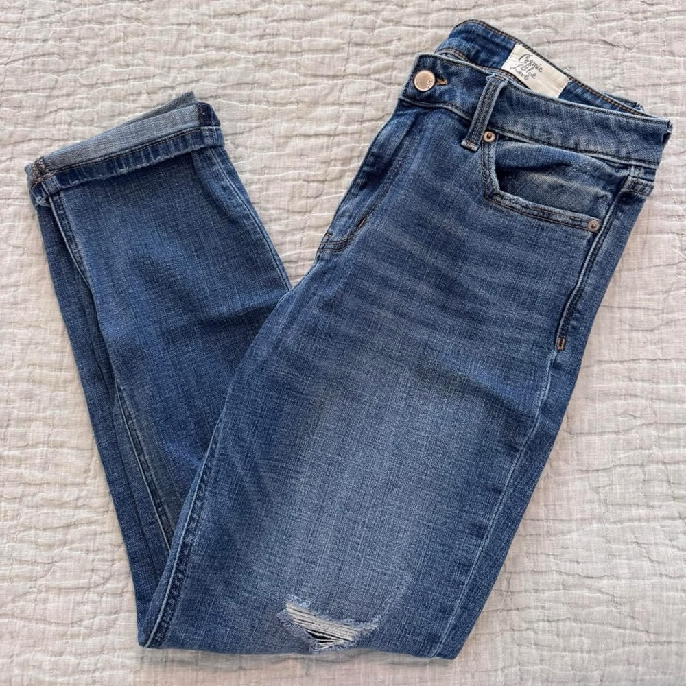 Cropped Distressed Jeans